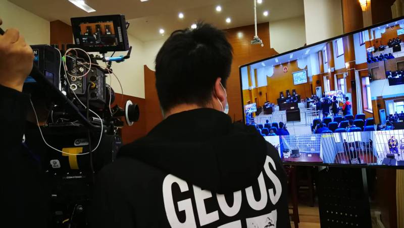 AI生成VS人工创意——涿州市广告片拍摄公司的技术浪漫主义实践